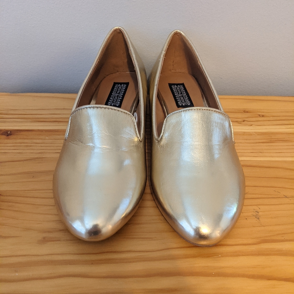 BRAND NEW Gold Deena & Ozzy Flats in Size 6